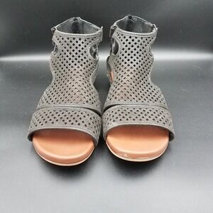 Maurices ladies black Sandals